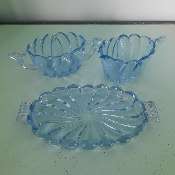 Vintage Light Blue Glass Sugar & Creamer Set w/Under-plate Tray GLOWS - Picture 3 of 14